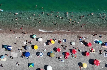 Antalya’da termometreler 41 dereceyi gösterdi, hissedilen sıcaklık bunalttı 