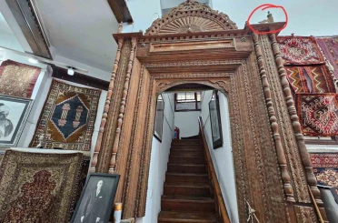 Antalya’daki halı dükkanında dekor olarak kullanılan tarihi mihrap Konya’ya dönüyor 