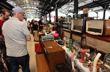 Antikacılar kendi yerinde kendi gününde 