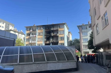 Apartmanda çıkan yangından 13 kişi etkilendi 