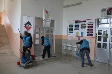 Ara tatilde okulların bakımlarını yükümlüler yapıyor 