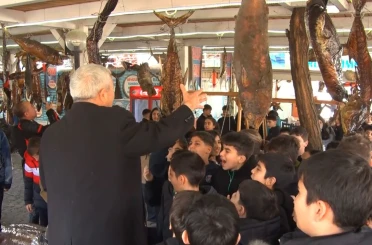Ara tatile giren öğrencilerden, balık müzesi ziyareti 
