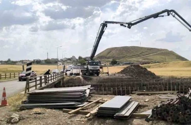 Araban’da kırsal mahalleleri ilçeye bağlayan köprüyü yenileme çalışmaları sürüyor 