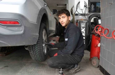 Araç sahiplerine uyarı geldi: "Yazlık lastikler, 7 derecenin altında tehlike oluşturuyor" 