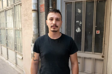 Aracı bağlanan sürücü, müşteri gibi davranan taksicinin kendisine bıçak çektiğini iddia etti 