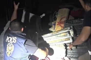 Aracın fan ve klima düzeneğinin içerisinde 11 düzensiz göçmen çıktı 