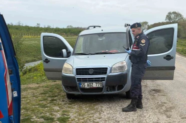 Aracında silahla vurulmuş halde bulundu 