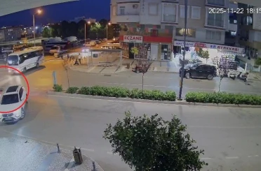 Aracıyla ‘U’ dönüşü yapan sürücünün kararsızlığı motosiklet sürücüsünü hastanelik etti 