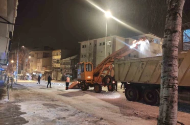 Ardahan Belediyesi karla mücadelesini sürdürüyor 