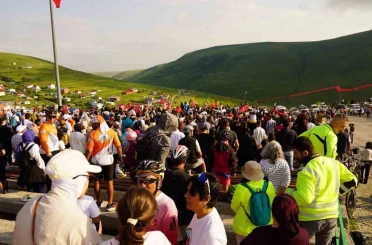 Ardahan’da Ata’nın silüetine bulut engeli 