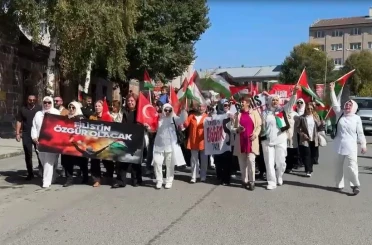 Ardahan’da kadınlar Filistin için yürüdü 
