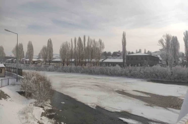 Ardahan’da kar yerini soğuk havaya bıraktı 
