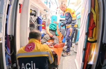 Arkadaşların bıçaklı kavgası kanlı bitti: 1 yaralı 