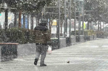 Arnavuköy’de kar yağışı 