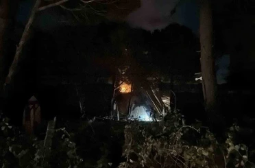 Arnavutköy Terkos’ta boşaltılan bungalov evler alev alev yandı 