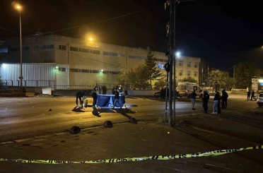 Arnavutköy’de esrarengiz cinayet: Polis yeleği giymiş şahsı vurup kaçtılar 