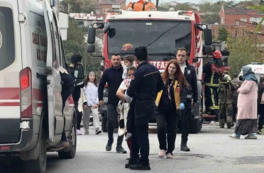 Arnavutköy’de faciadan dönüldü: İtfaiye ekipleri alevlerin arasından 2 çocuğu kurtardı 