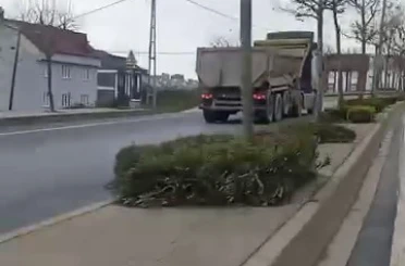 Arnavutköy’de hafriyat kamyonu ters yöne girerek süratle ilerledi 