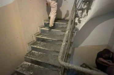 Arnavutköy’de inşaatta beton dökülürken 6 katlı binanın duvarı patladı: Yüzlerce kilo beton bina içerisine doldu 