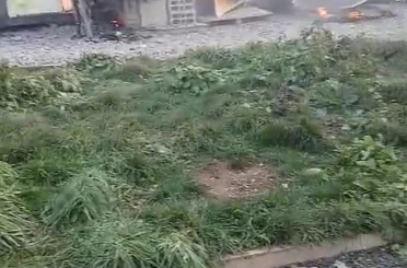 Arnavutköy’de şantiyede yangın paniği: Konteynerler alev alev yandı 