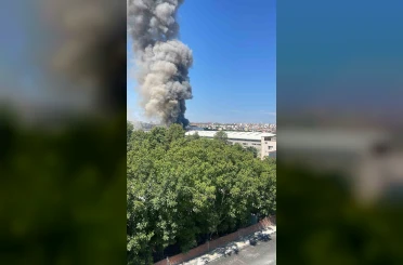 Arnavutköy’de sünger fabrikasında yangın 