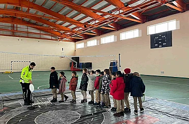 Arpaçay’da öğrencilere temel trafik eğitimi verildi 