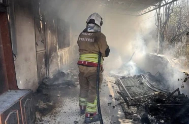 Arsuz’da müstakil evden alevler yükseldi 