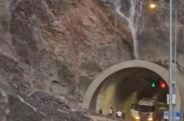Artvin-Erzurum karayolu, sel ve heyelan nedeniyle ulaşıma kapandı 