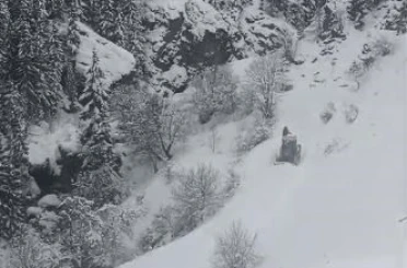 Artvin’de kar ulaşımı vurdu: 120 köy yolu kapalı 