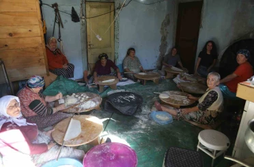 Artvinli kadınlar kışa imece usulüyle hazırlanıyor 