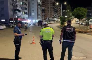 Asayiş uygulamasında 2 araç trafikten men edildi 