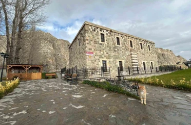 Asırların izini taşıyan Horhor Medresesi Camii, çevre düzenlemesiyle yeniden nefes aldı 