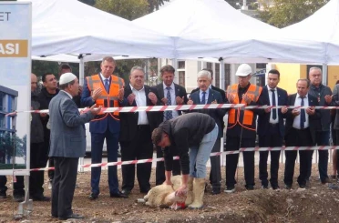 Asırlık borsa, yeni yüzyılın binasının temelini dualarla attı 