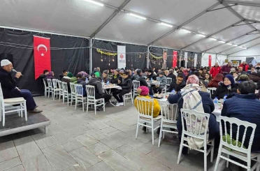 Asırlık vakıf geleneği yüzlerce vatandaşı aynı sofrada buluşturdu 