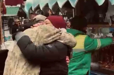 Askerde sandığı oğlunu karşısında gören anne duygulandı 