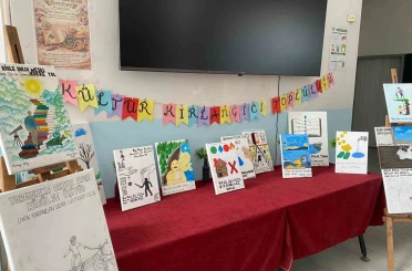 Atasözleri ve deyimler hayal gücüyle tuvale yansıtıldı 