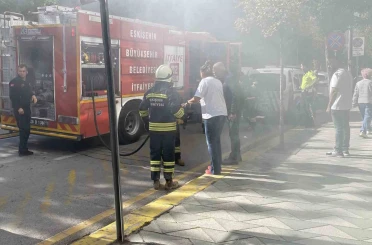 Atatürk Caddesi’nde o senaryo gerçeğe döndü: Yangına giden itfaiye ekipleri ilerleyemedi 