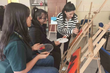 Atık ahşaplar sanata dönüşüyor 