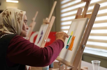 Atıl bina kadınlar için sanat merkezine dönüştü 