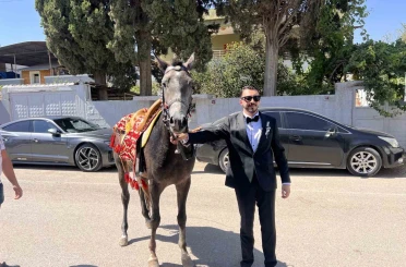 Atla gelin almaya giden damadın planını trafik bozdu 