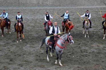 Atlı sporun asırlık geleneği Erzincan’da sürdürülüyor 