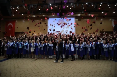 AÜ Tıp Fakültesi’nde 238 genç hekim yemin ederek mezun oldu 