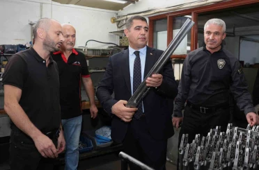 Av tüfeği üretim merkezinde inceleme 