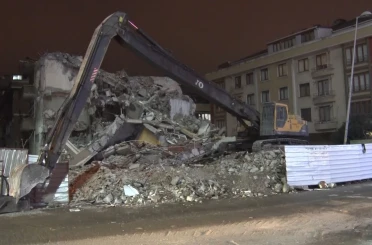 Avcılar’da kentsel dönüşüm kapsamında yapılan yıkım kontrolden çıktı, o anlar kamerada 