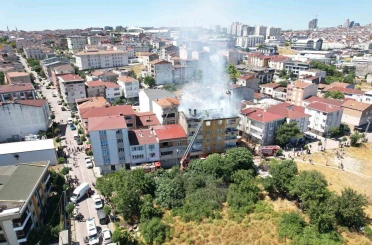 Avcılar’da korkutan çatı yangını 