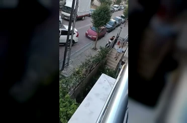 Avcılar’da park yeri tartışması kamerada 