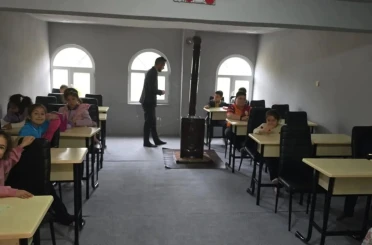 Ayancık’ta minik öğrencilere "aile ve vefa" semineri 