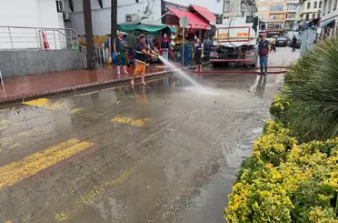 Ayancık’ta yoğun yağış sonrası temizlik çalışması
