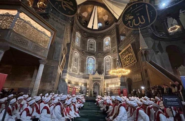Ayasofya Camii’nde 15 Temmuz şehitleri için 253 hafız tarafından hatim duası okundu 