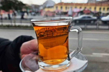 Ayaz vurdu, fincanlar kış çayıyla doldu 